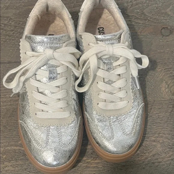Cushionaire Balance Lace Up Silver Metallic Sneakers Size 6 - Picture 4 of 10